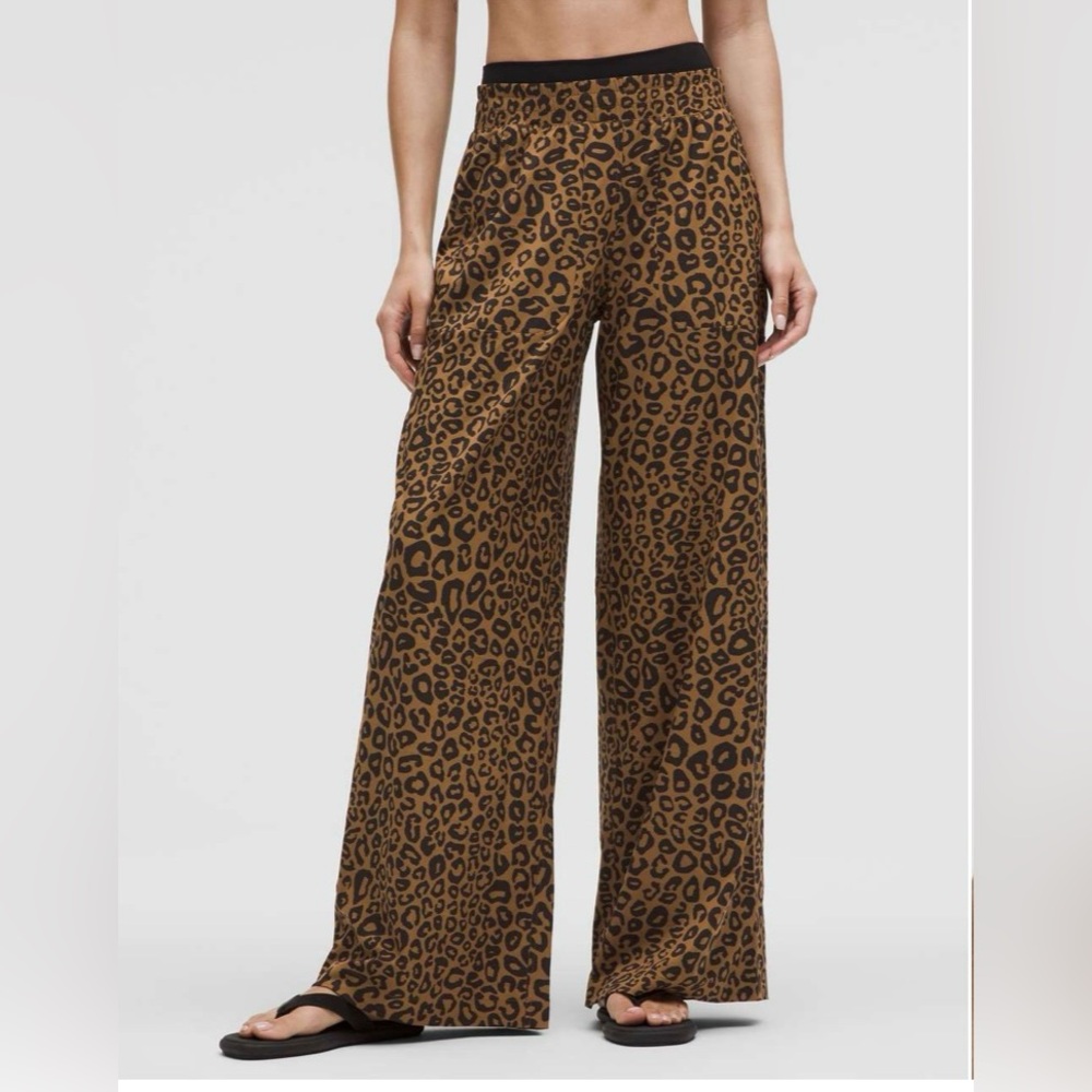 lululemon athletica swift mid rise pant size 4 leopard print 29.5 inseam.